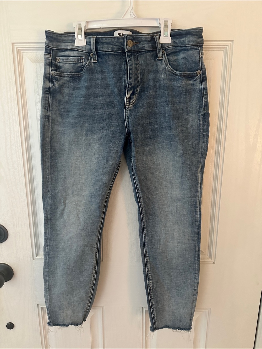 Pistola light wash Jean. Ankle length. Size 31. Straight leg.